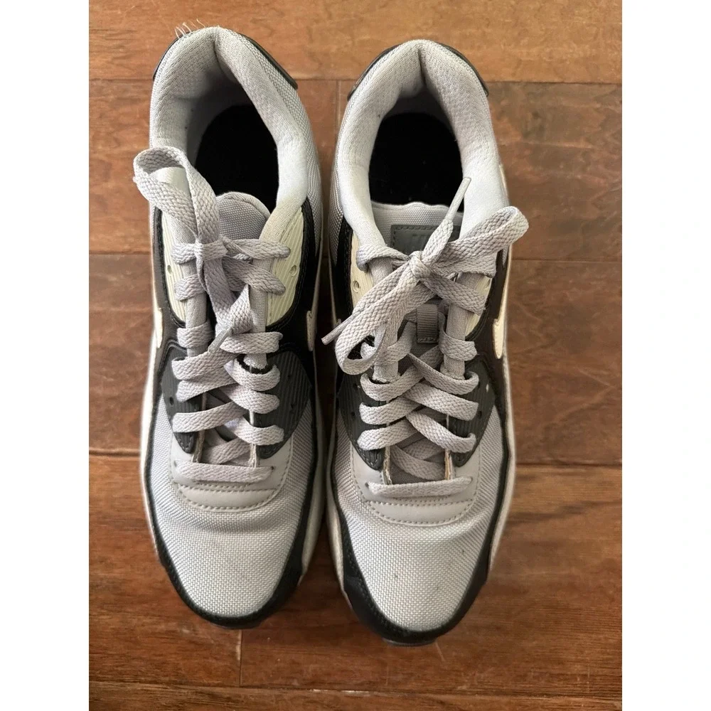 Nike Air Max 90 Essential Wolf Grey Black White 537384-083 Mens Size 10 Sneakers
